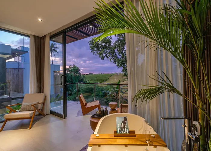 Villa Luna : Brand New 4br With 180° Rice Field Views