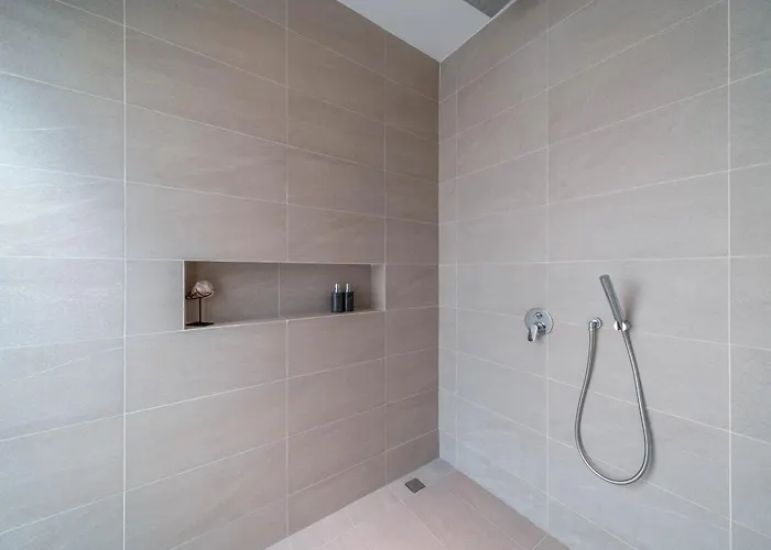 Luna : Brand New 4br With 180° Rice Field Views Canggu (Bali)