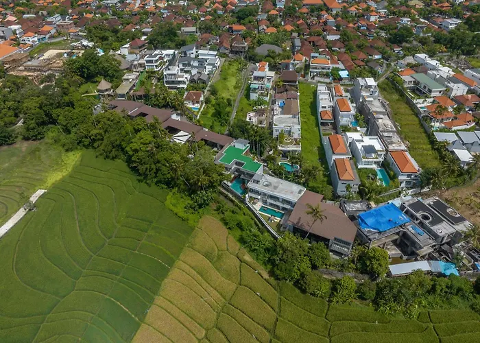 Luna : Brand New 4br With 180° Rice Field Views *
