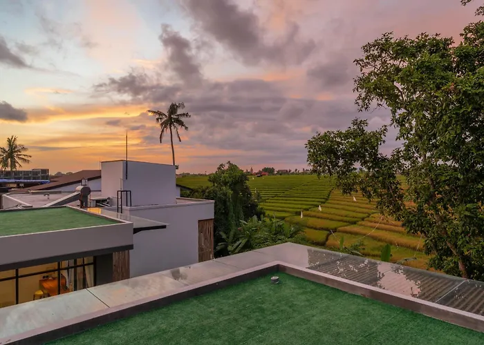 Luna : Brand New 4br With 180° Rice Field Views