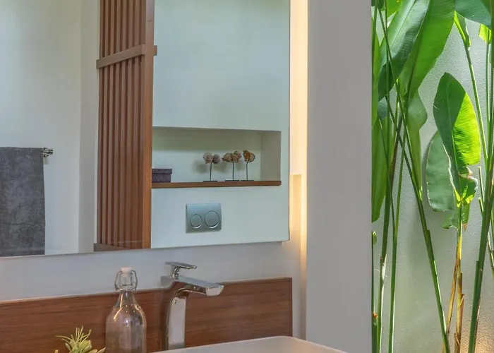Villa Luna : Brand New 4br With 180° Rice Field Views