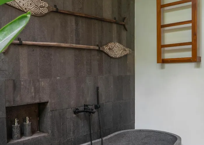Villa Luna : Brand New 4br With 180° Rice Field Views
