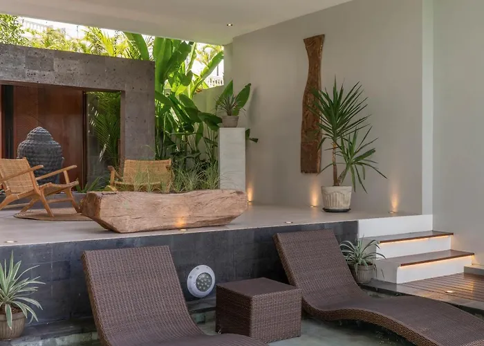 Villa Luna : Brand New 4br With 180° Rice Field Views